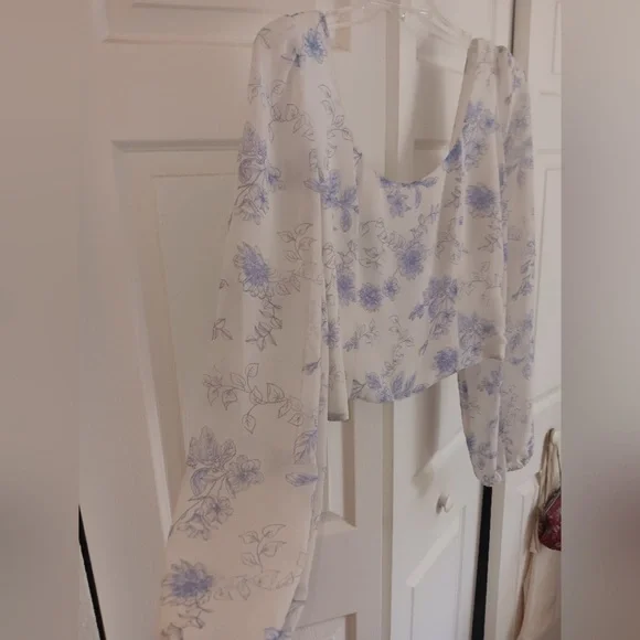 🔥 Closet Sale! House of Harlow 1960 Blue Floral Blouse - Picture 6 of 8